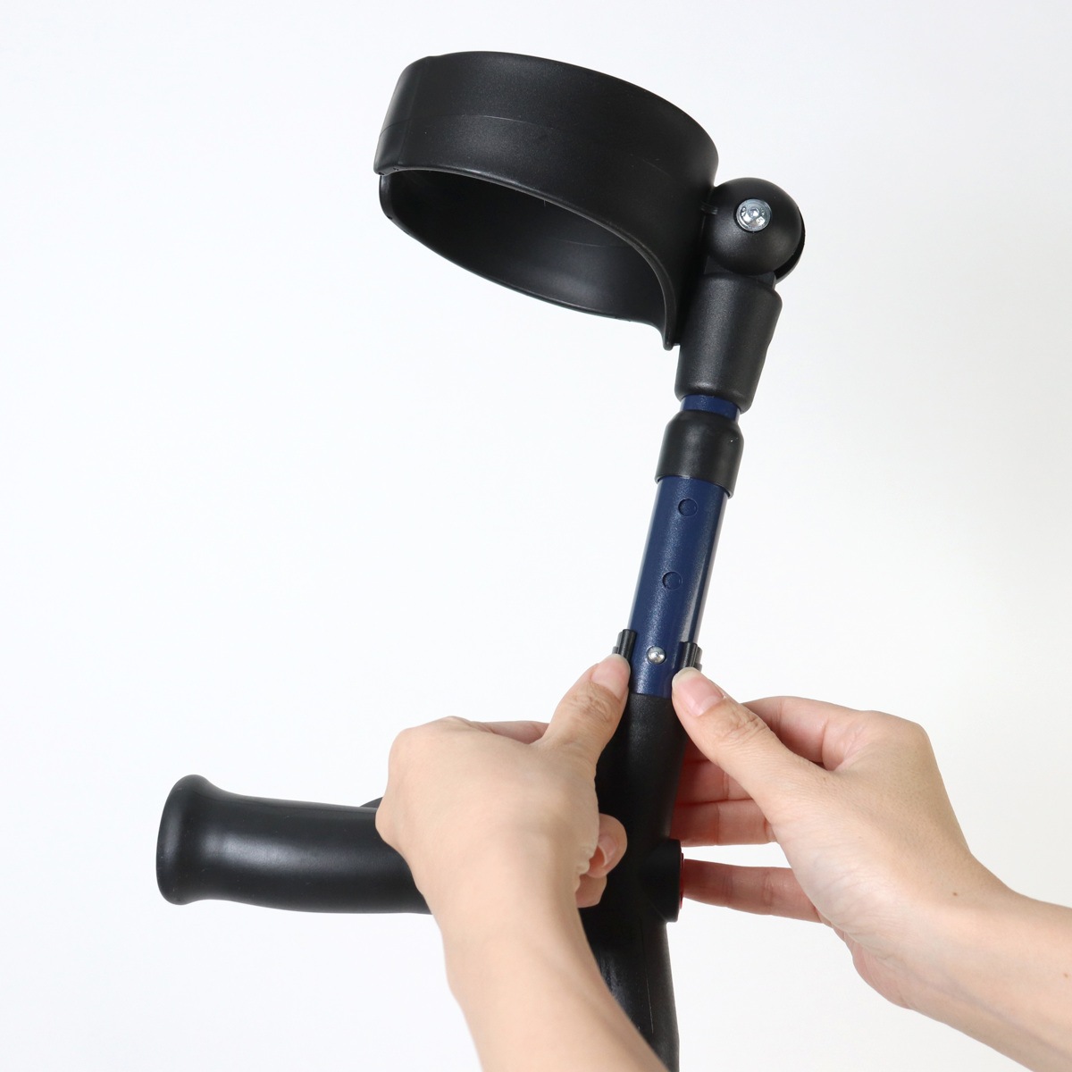 杖 前腕部支持型杖 オールニーズクラッチ O型 右手用 クラッチ杖 つえ ステッキ 右利き 伸縮 松葉杖 クローズドカフ 長さ調節 軽量 介護 歩行補助 介護用品 13段階調節 歩行 補助 杖 前腕部支持型杖 オールニーズクラッチ O型 右手用 クラッチ杖 つえ ステッキ 右利き 伸縮 松葉杖 クローズドカフ 長さ調節 軽量 介護 歩行補助 介護用品 13段階調節 歩行 補助