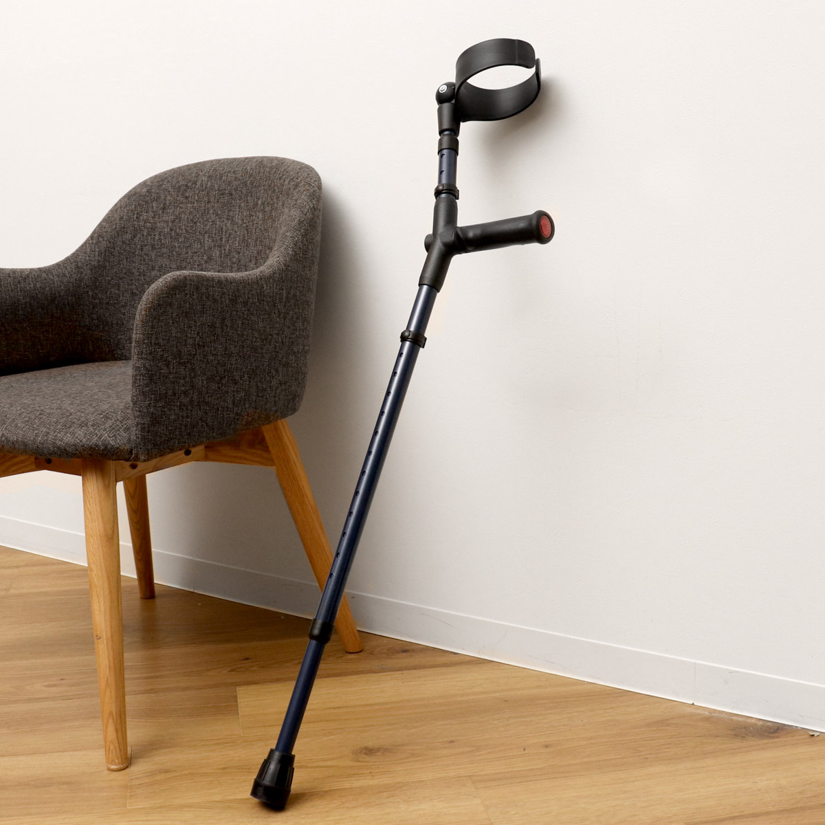 杖 前腕部支持型杖 オールニーズクラッチ O型 右手用 クラッチ杖 つえ ステッキ 右利き 伸縮 松葉杖 クローズドカフ 長さ調節 軽量 介護 歩行補助 介護用品 13段階調節 歩行 補助 杖 前腕部支持型杖 オールニーズクラッチ O型 右手用 クラッチ杖 つえ ステッキ 右利き 伸縮 松葉杖 クローズドカフ 長さ調節 軽量 介護 歩行補助 介護用品 13段階調節 歩行 補助