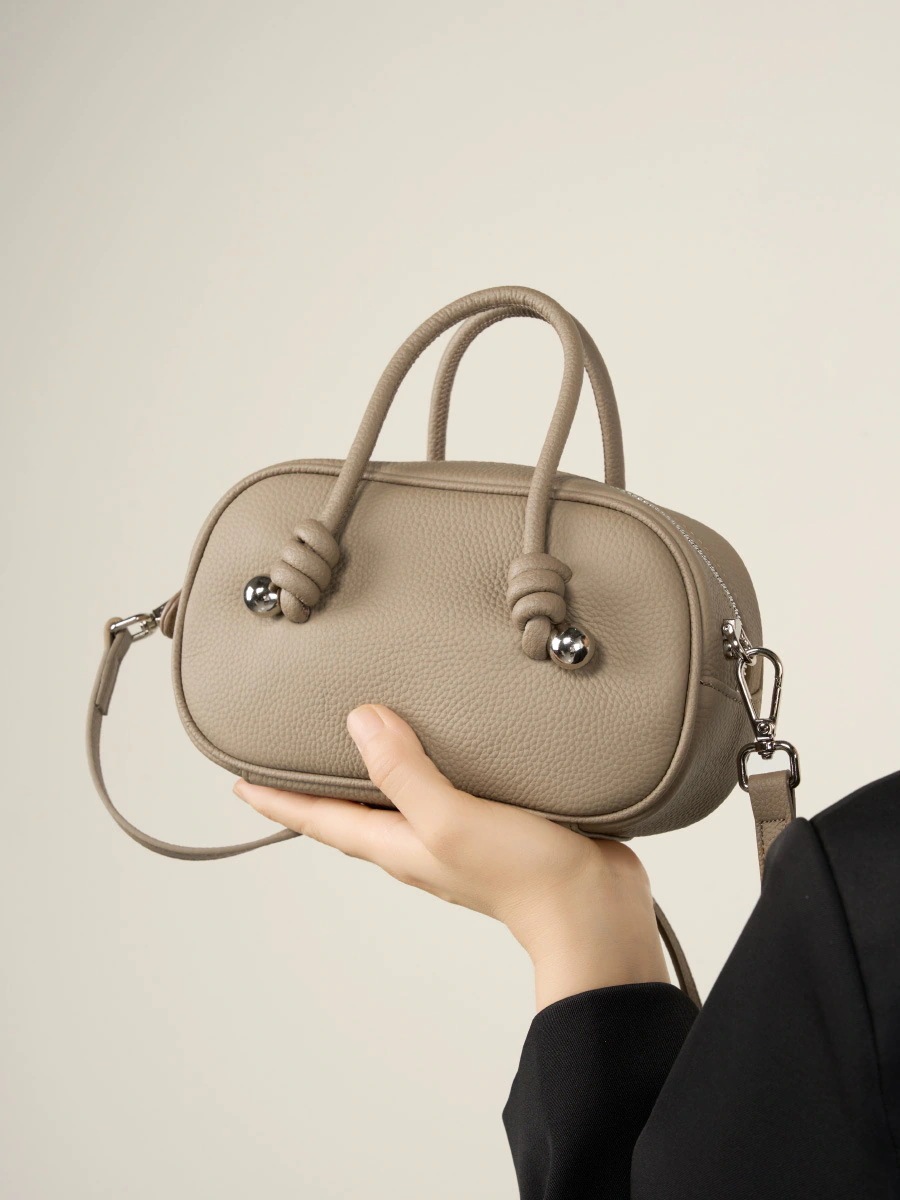 キルティングバッグ新作 本革 防水 大容量 通勤OL リュック ミニバッグ 気質 トートバック 水筒ポーチ ショルダーバッグ 肩掛け 百掛け バックパック高級感 質感 気質 ショルダーバッグ 斜め掛け キルティングバッグ新作 本革 防水 大容量 通勤OL リュック ミニバッグ 気質 トートバック 水筒ポーチ ショルダーバッグ 肩掛け 百掛け バックパック高級感 質感 気質 ショルダーバッグ 斜め掛け