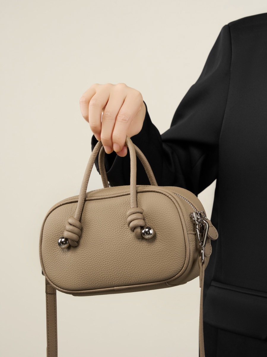 キルティングバッグ新作 本革 防水 大容量 通勤OL リュック ミニバッグ 気質 トートバック 水筒ポーチ ショルダーバッグ 肩掛け 百掛け バックパック高級感 質感 気質 ショルダーバッグ 斜め掛け キルティングバッグ新作 本革 防水 大容量 通勤OL リュック ミニバッグ 気質 トートバック 水筒ポーチ ショルダーバッグ 肩掛け 百掛け バックパック高級感 質感 気質 ショルダーバッグ 斜め掛け