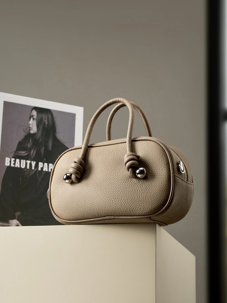 キルティングバッグ新作 本革 防水 大容量 通勤OL リュック ミニバッグ 気質 トートバック 水筒ポーチ ショルダーバッグ 肩掛け 百掛け バックパック高級感 質感 気質 ショルダーバッグ 斜め掛け キルティングバッグ新作 本革 防水 大容量 通勤OL リュック ミニバッグ 気質 トートバック 水筒ポーチ ショルダーバッグ 肩掛け 百掛け バックパック高級感 質感 気質 ショルダーバッグ 斜め掛け