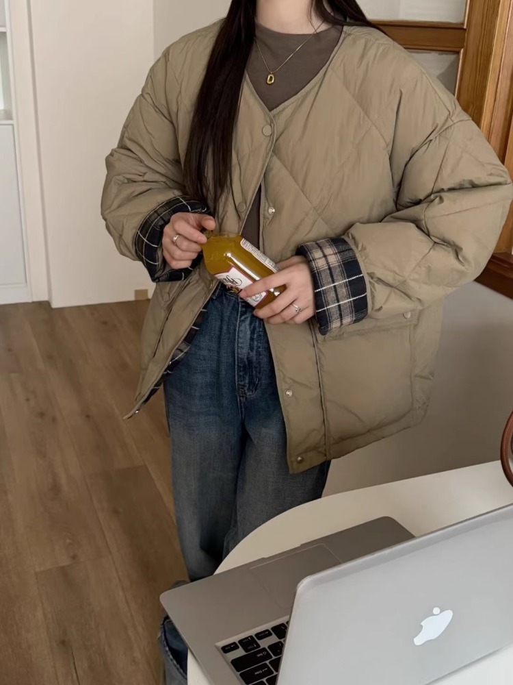 ファッショナブルなコントラストカラーチェック柄ダウンジャケットレディースショート24冬新作ラウンドネック小さめシンプルゆったり万能ジャケット