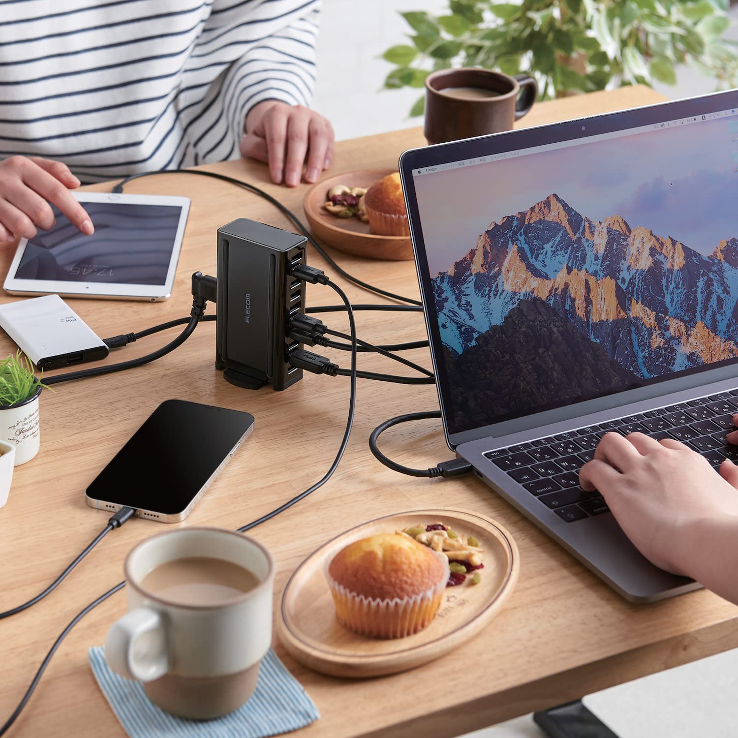 エレコム USB充電器 60W (合計最大出力) USB-A×10 【 i Phone15/ Android / 各種タブレット 対応 】 ACケーブル付属 1.5m EC-ACD04BK エレコム USB充電器 60W (合計最大出力) USB-A×10 【 i Phone15/ Android / 各種タブレット 対応 】 ACケーブル付属 1.5m EC-ACD04BK