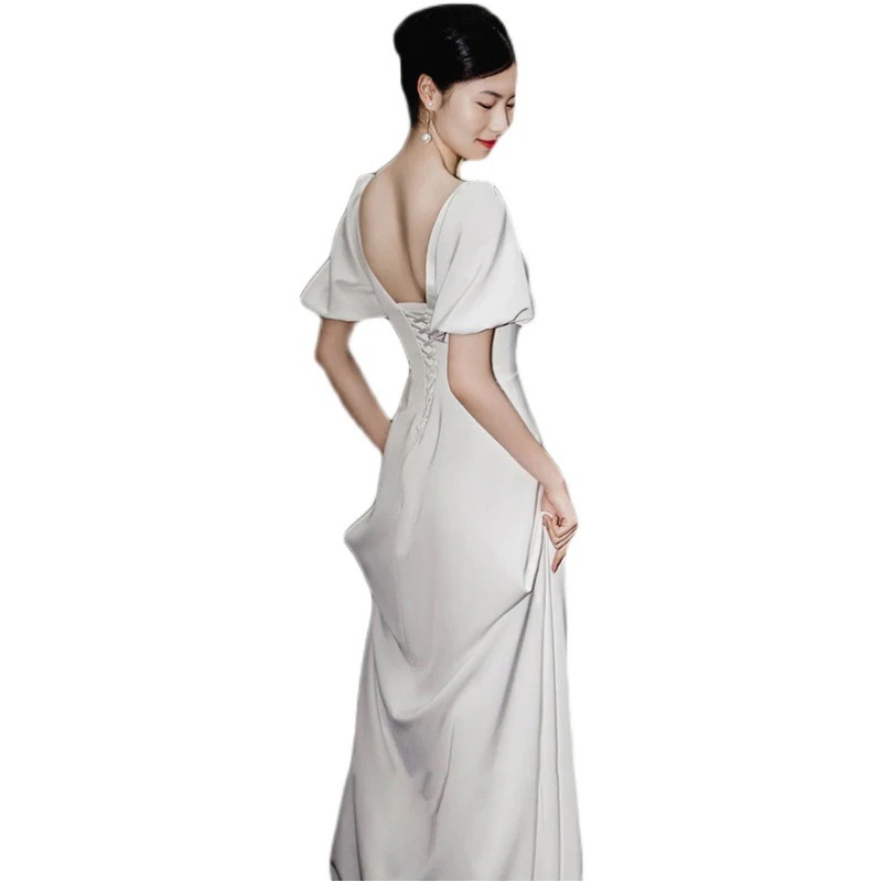 フランスのシンプルで軽いウェディングドレス春の新型森系旅行はレトロなサテンの白い泡袖の年会ドレスを撮ります フランスのシンプルで軽いウェディングドレス春の新型森系旅行はレトロなサテンの白い泡袖の年会ドレスを撮ります