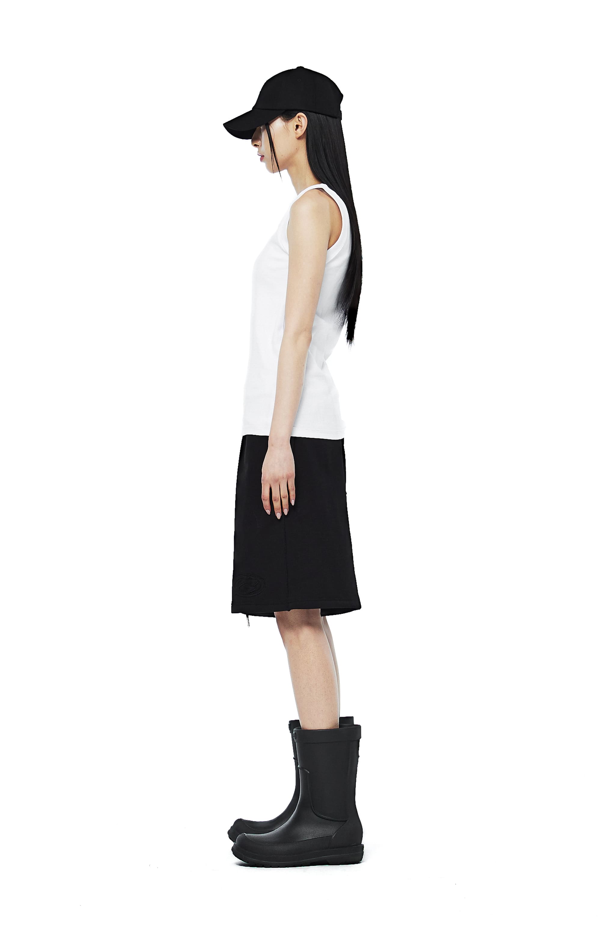 [MORE THAN BLACK] CUT OFF SLEEVELESS