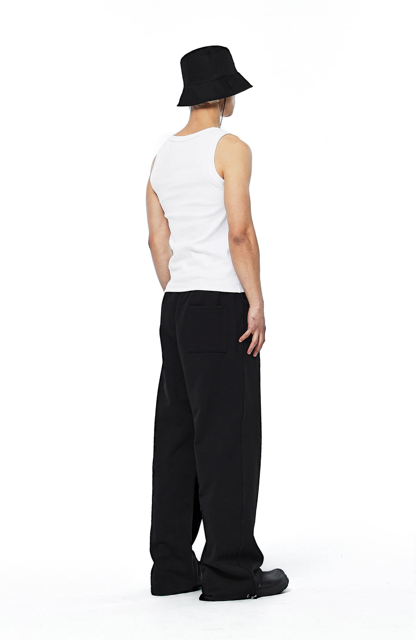 [MORE THAN BLACK] CUT OFF SLEEVELESS