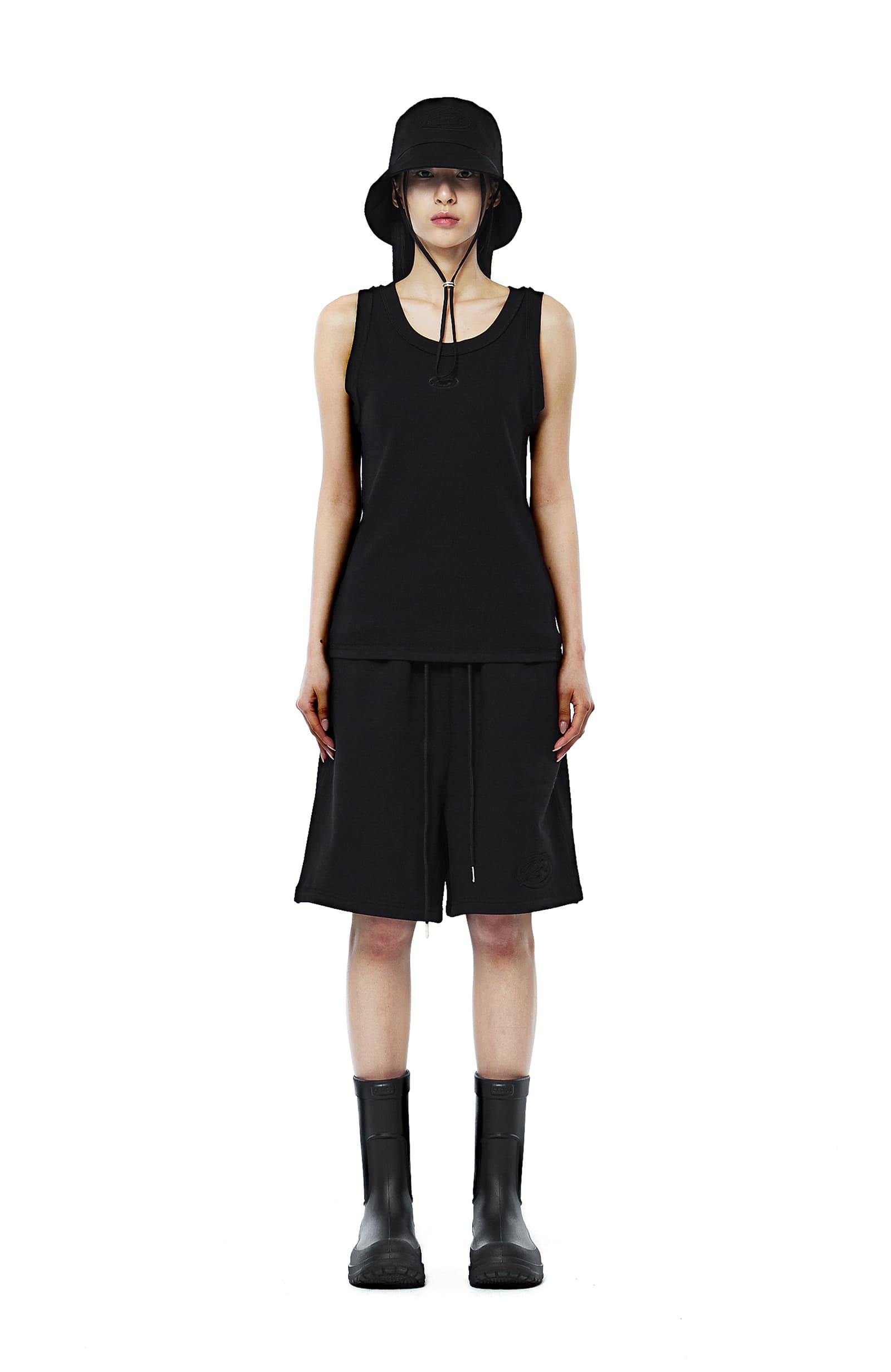 [MORE THAN BLACK] CUT OFF SLEEVELESS