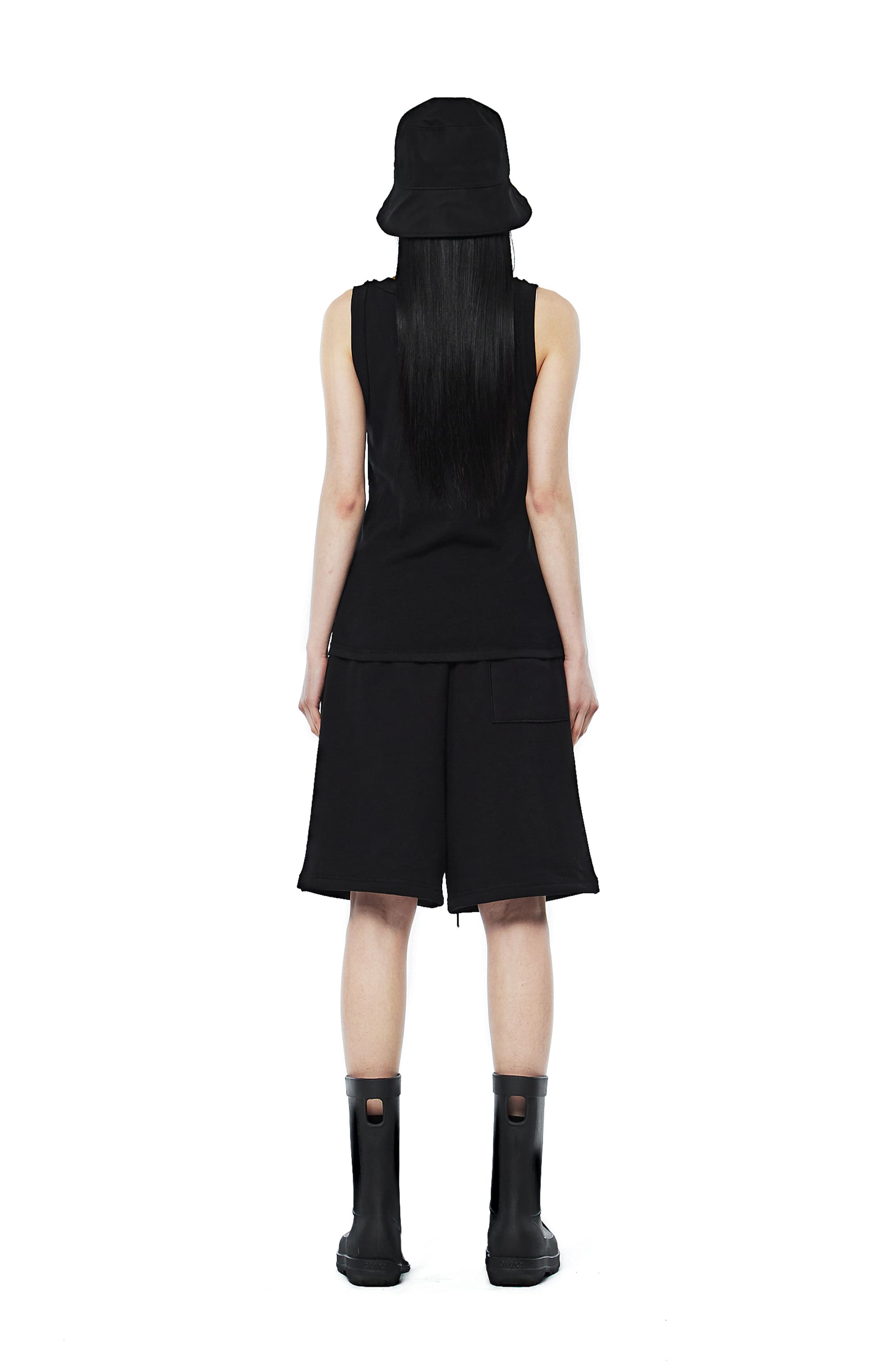 [MORE THAN BLACK] CUT OFF SLEEVELESS