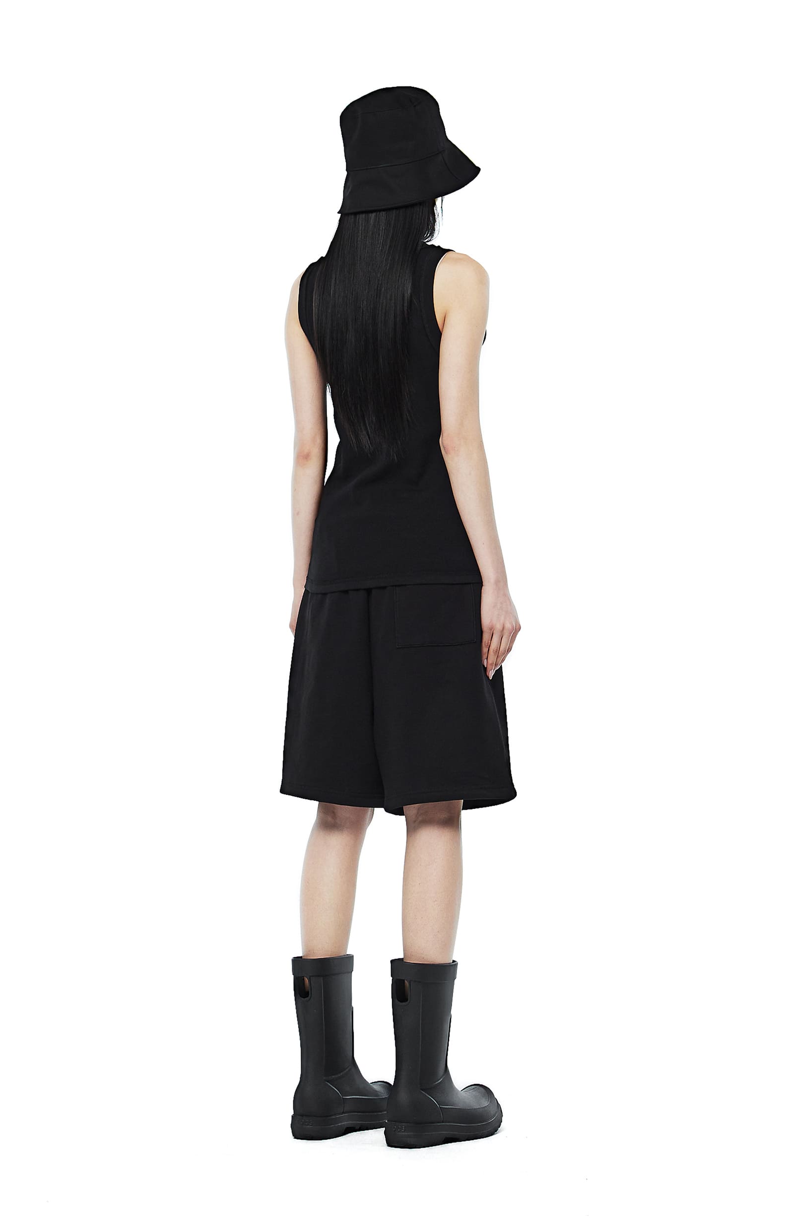 [MORE THAN BLACK] CUT OFF SLEEVELESS