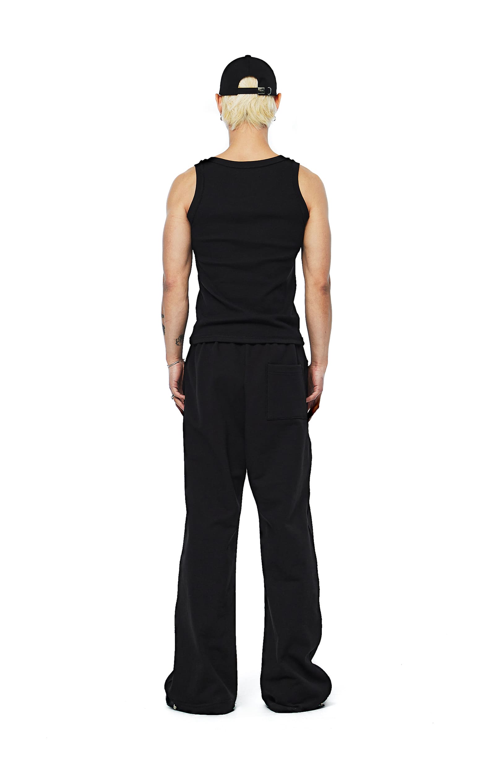 [MORE THAN BLACK] CUT OFF SLEEVELESS