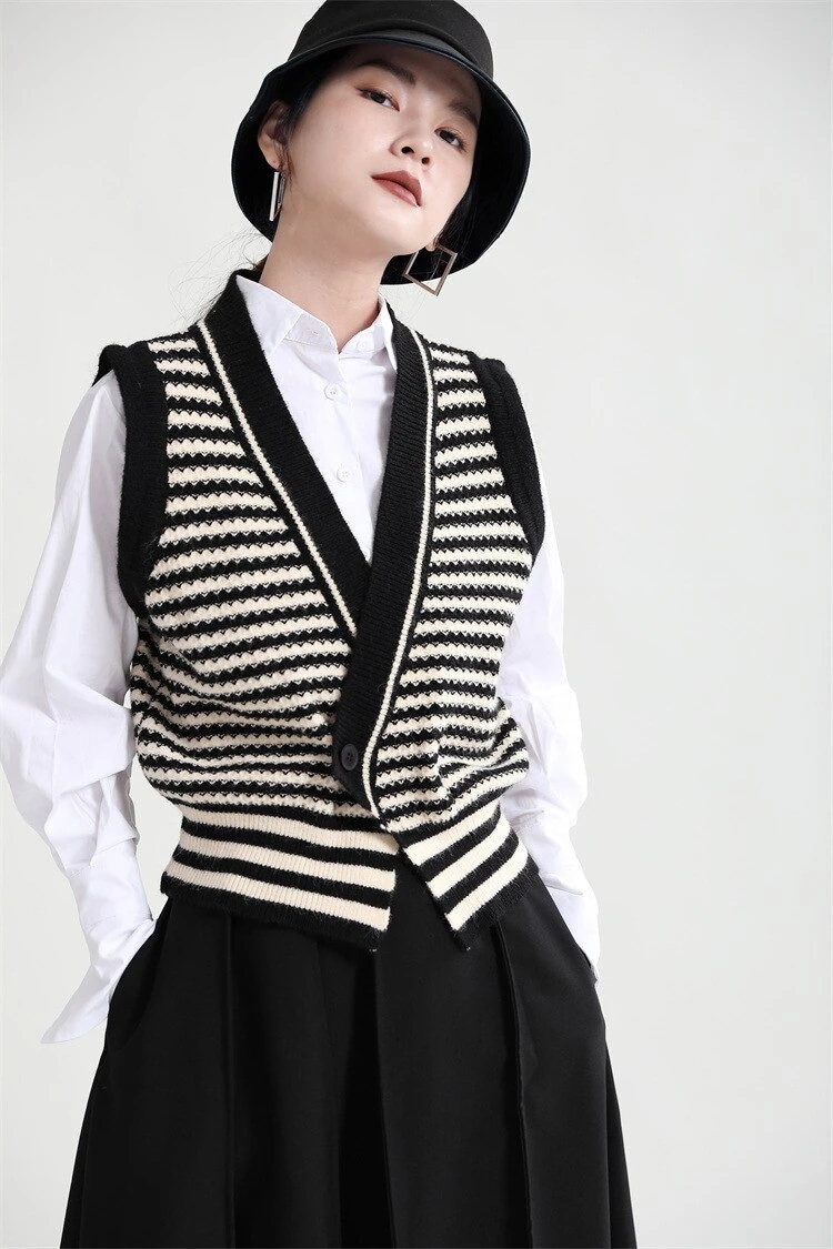 お洒落欧米コントラストカラーしまVネックベスト復古しまニットベスト 二色選べるニットカーディガン お洒落欧米コントラストカラーしまVネックベスト復古しまニットベスト 二色選べるニットカーディガン