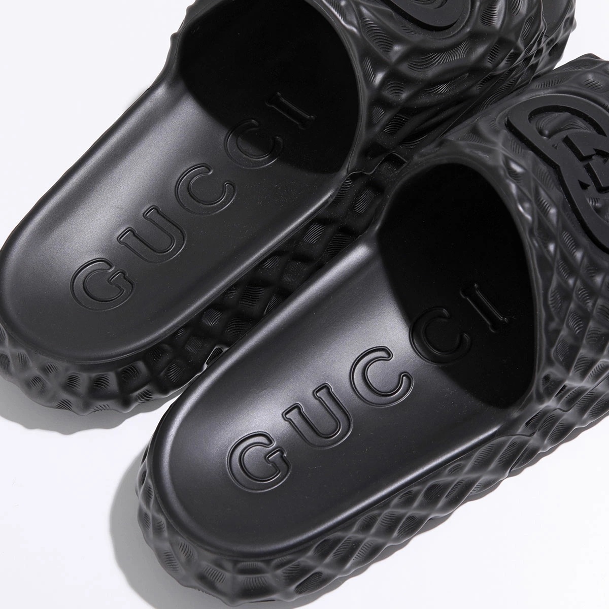 GUCCI グッチ スライドサンダル 770801 J8710 メンズ インターロッキングG ラバー GGロゴ シューズ 靴 1000/NERO-NERO GUCCI グッチ スライドサンダル 770801 J8710 メンズ インターロッキングG ラバー GGロゴ シューズ 靴 1000/NERO-NERO