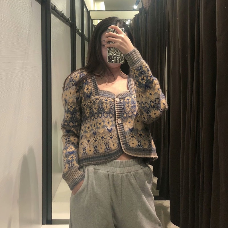 2色 レトロ風 トップス ニット カーディガン レディース 秋冬 かわいい カジュアル ショート ショート丈 長袖 萌袖 Vネック スクエアネック ワンショル BIGシルエット ゆったり 刺繍 前開き 2色 レトロ風 トップス ニット カーディガン レディース 秋冬 かわいい カジュアル ショート ショート丈 長袖 萌袖 Vネック スクエアネック ワンショル BIGシルエット ゆったり 刺繍 前開き