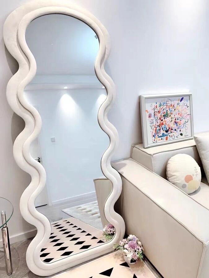 ユニークな姿見鏡 サークルヘッドウェーブ形状