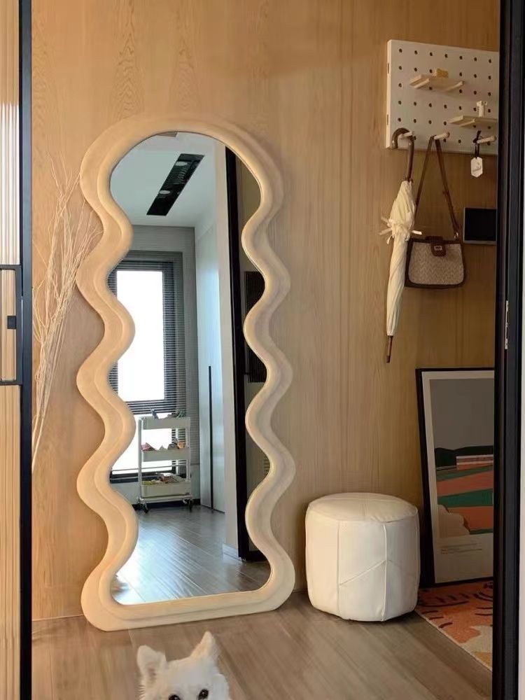 ユニークな姿見鏡 サークルヘッドウェーブ形状