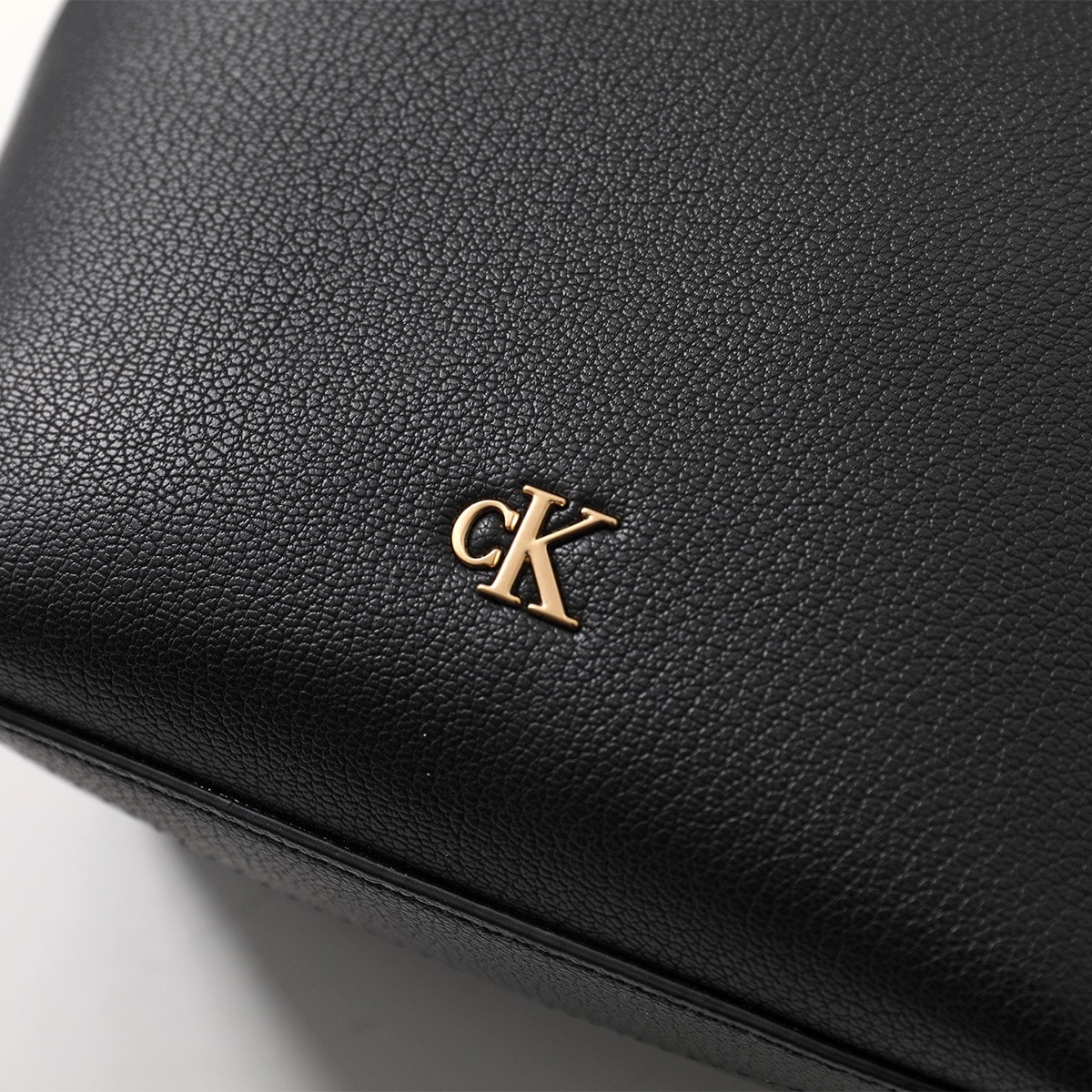 Calvin Klein カルバンクライン ショルダーバッグ MNML MNGRM CHN BCKT LV04F3214G レディース クロスボディ 鞄 カラー2色