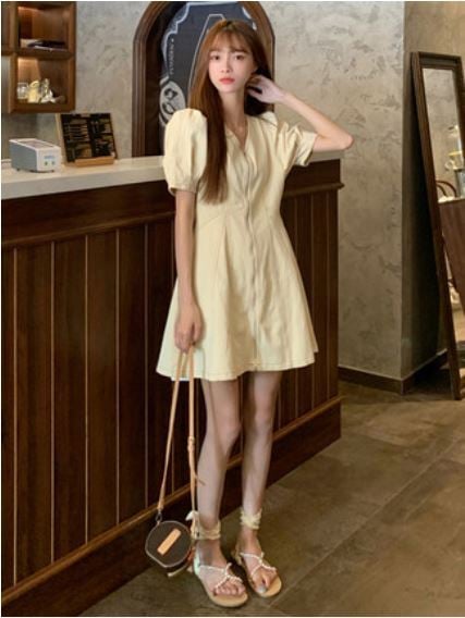 ワンピース 半袖 春夏 カジュアル ふんわり Aライン ミニ丈 ショート丈 膝上 ぽわん袖 袖コンシャス パフスリーブ Vネック 襟なし フレア ハイウエスト ウエストマーク ファスナー 前開き 黄色 ワンピース 半袖 春夏 カジュアル ふんわり Aライン ミニ丈 ショート丈 膝上 ぽわん袖 袖コンシャス パフスリーブ Vネック 襟なし フレア ハイウエスト ウエストマーク ファスナー 前開き 黄色