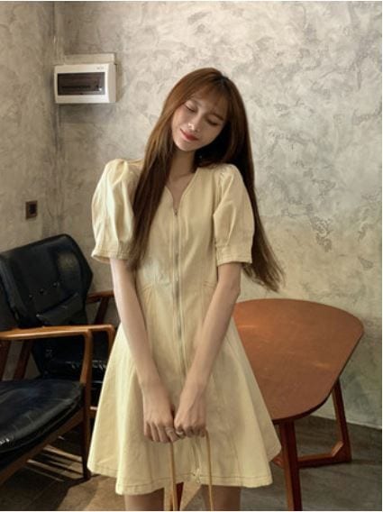 ワンピース 半袖 春夏 カジュアル ふんわり Aライン ミニ丈 ショート丈 膝上 ぽわん袖 袖コンシャス パフスリーブ Vネック 襟なし フレア ハイウエスト ウエストマーク ファスナー 前開き 黄色 ワンピース 半袖 春夏 カジュアル ふんわり Aライン ミニ丈 ショート丈 膝上 ぽわん袖 袖コンシャス パフスリーブ Vネック 襟なし フレア ハイウエスト ウエストマーク ファスナー 前開き 黄色