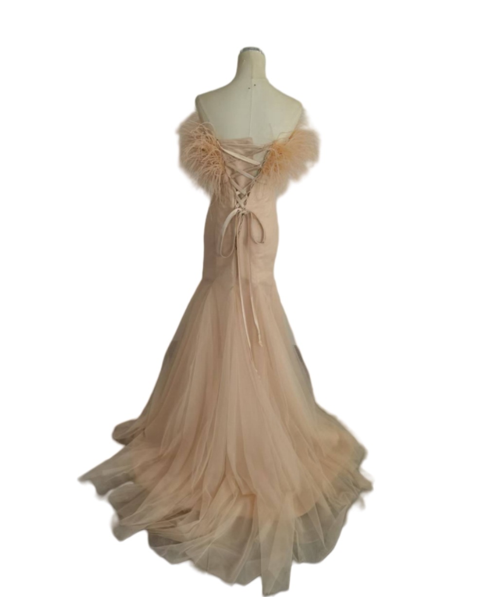 人気上昇！薄ピンク カラードレス フェザー ベアトップ マーメイドライン 花嫁 前撮り