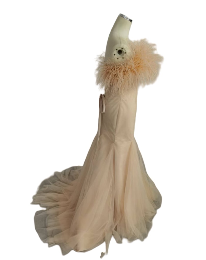 人気上昇！薄ピンク カラードレス フェザー ベアトップ マーメイドライン 花嫁 前撮り