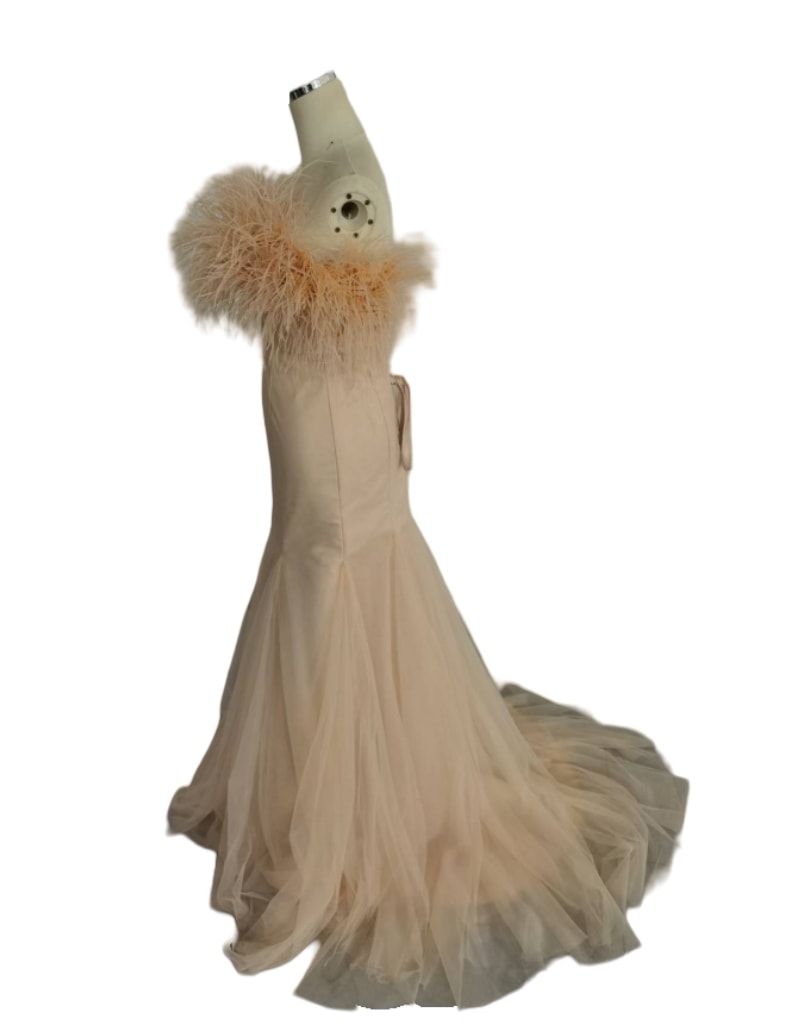 人気上昇！薄ピンク カラードレス フェザー ベアトップ マーメイドライン 花嫁 前撮り