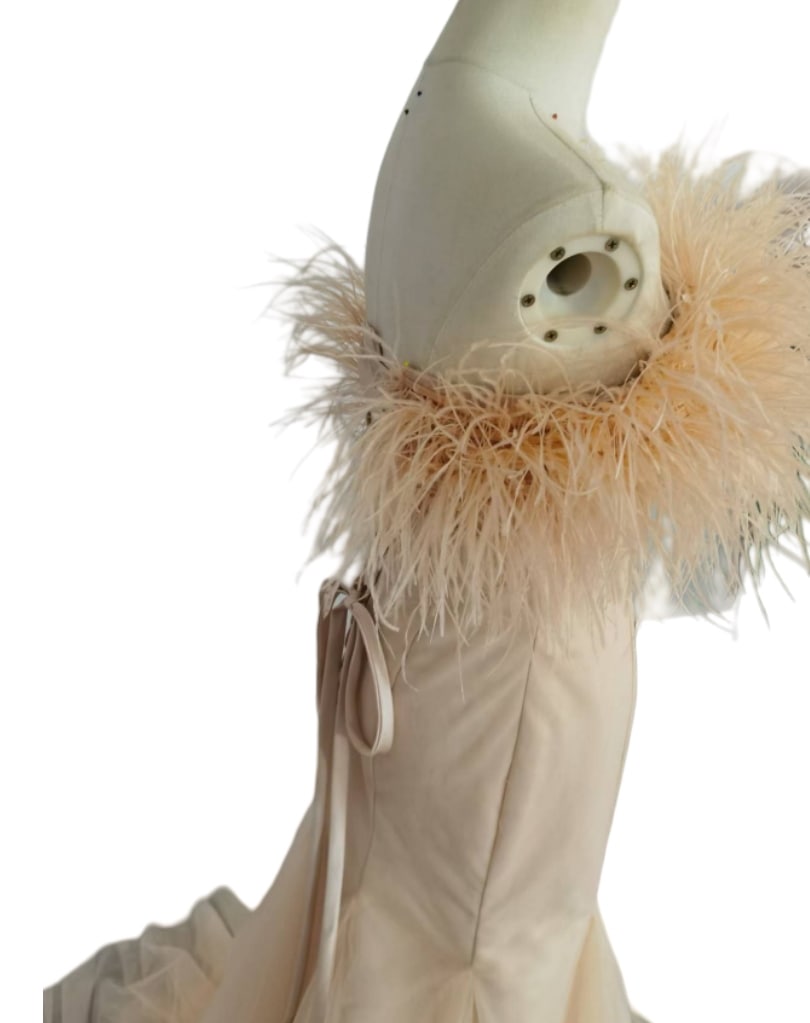 人気上昇！薄ピンク カラードレス フェザー ベアトップ マーメイドライン 花嫁 前撮り