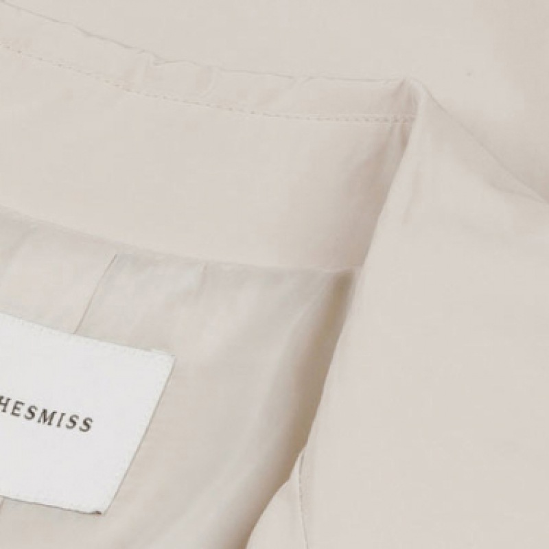 [Shis Miss] ミニマル隠しボタンベルト付きトレンチコート (価格:428,000ウォン)