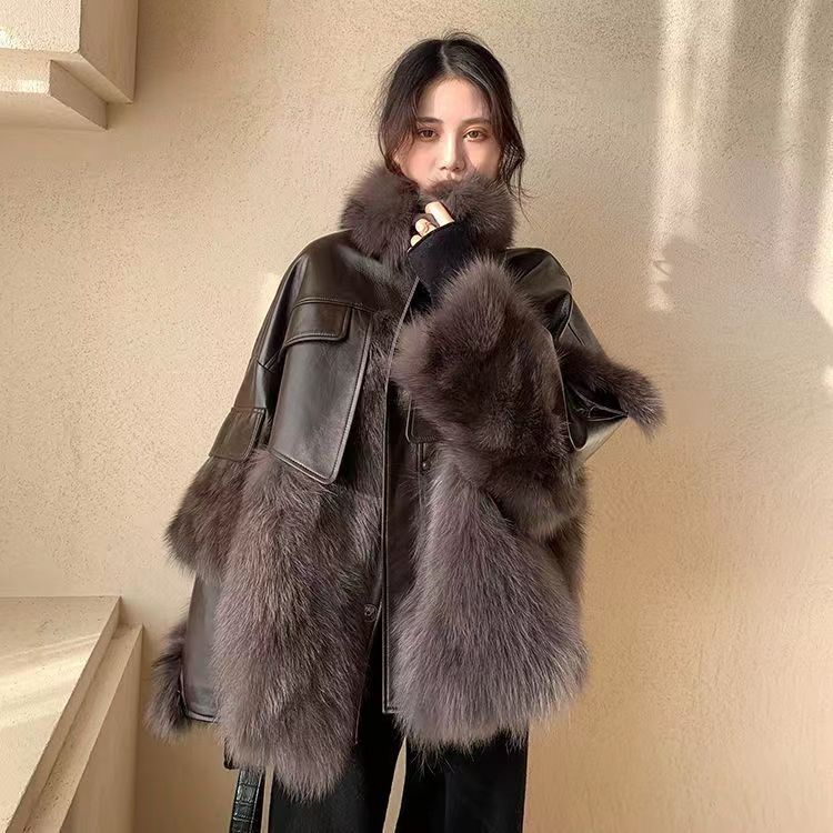 人気 新しい 毛皮コート 韓国ファッション 冬服 ジャケット フェイクキツネ毛 厚手 フェイクファー アウター 高級感 切り替え ファージャケット 上着 人気 新しい 毛皮コート 韓国ファッション 冬服 ジャケット フェイクキツネ毛 厚手 フェイクファー アウター 高級感 切り替え ファージャケット 上着