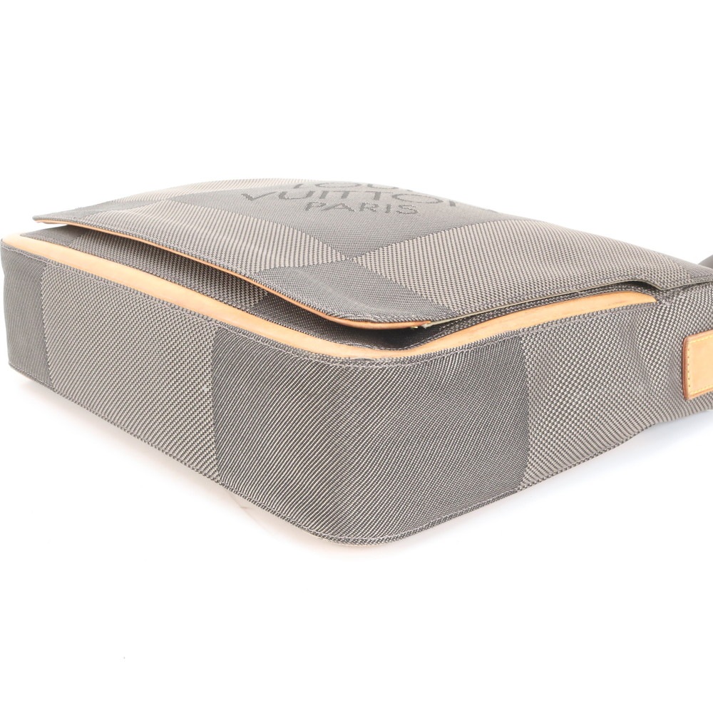 美品 ダミエ ジェアン メサジェ M93030 レザー×キャンバス ショルダーバッグ 斜め掛け メッセンジャー ビジネス 通勤 トート A4 メンズ EEE CP31-9 中古 美品 ダミエ ジェアン メサジェ M93030 レザー×キャンバス ショルダーバッグ 斜め掛け メッセンジャー ビジネス 通勤 トート A4 メンズ EEE CP31-9 中古