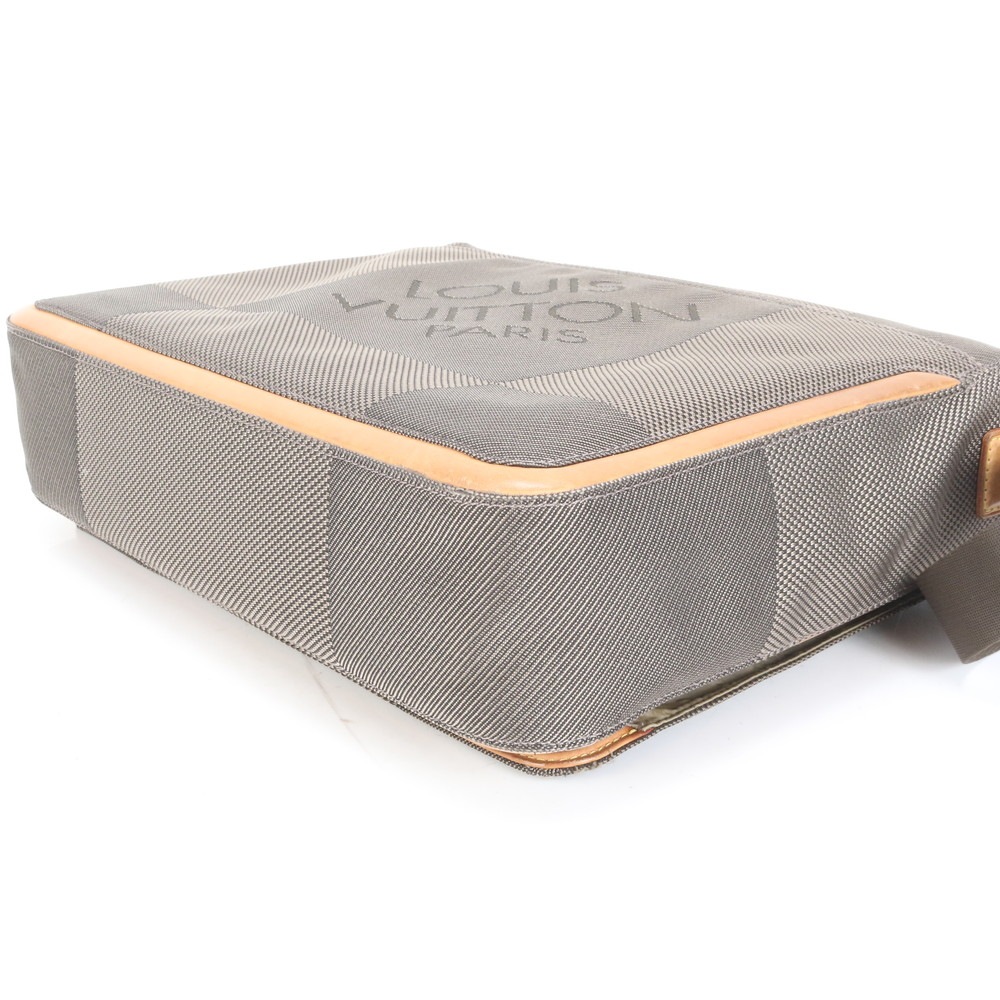 美品 ダミエ ジェアン メサジェ M93030 レザー×キャンバス ショルダーバッグ 斜め掛け メッセンジャー ビジネス 通勤 トート A4 メンズ EEE CP31-9 中古 美品 ダミエ ジェアン メサジェ M93030 レザー×キャンバス ショルダーバッグ 斜め掛け メッセンジャー ビジネス 通勤 トート A4 メンズ EEE CP31-9 中古