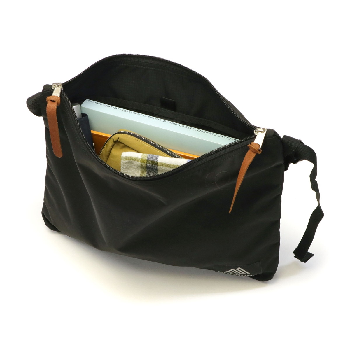 日本正規品 クラシック イージーメッセンジャー メッセンジャーバッグ 軽量 12.5L A4 B4 日本正規品 クラシック イージーメッセンジャー メッセンジャーバッグ 軽量 12.5L A4 B4