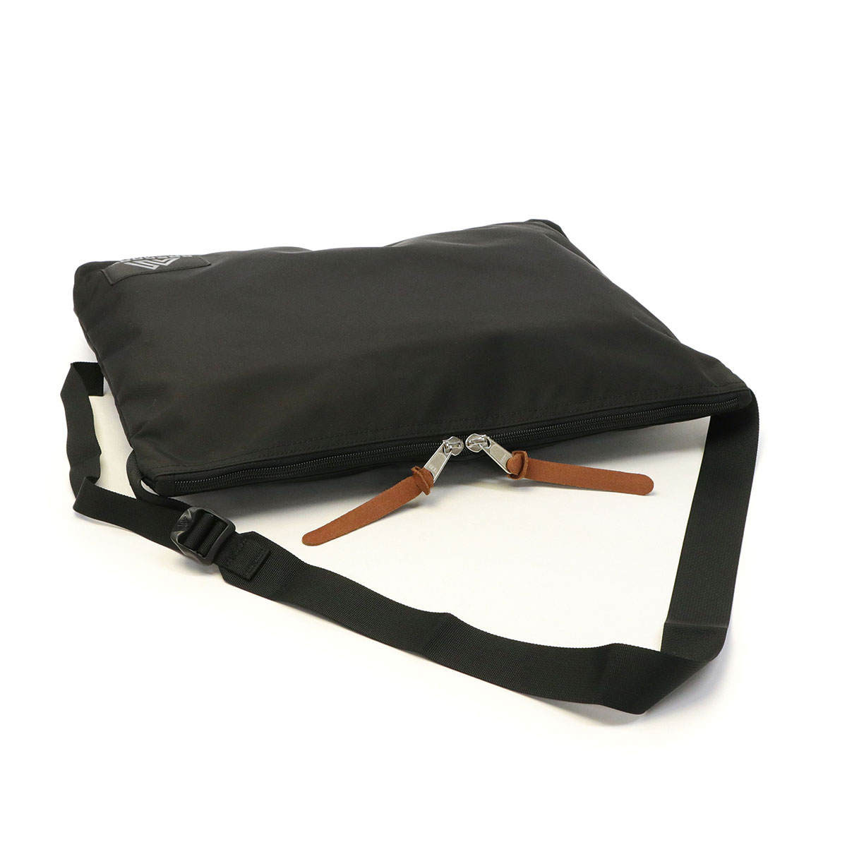 日本正規品 クラシック イージーメッセンジャー メッセンジャーバッグ 軽量 12.5L A4 B4 日本正規品 クラシック イージーメッセンジャー メッセンジャーバッグ 軽量 12.5L A4 B4