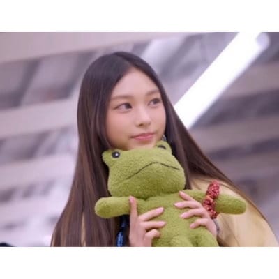 newjeansヘリン トマトカエル ぬいぐるみ NJZ HAERIN newjeansヘリン トマトカエル ぬいぐるみ NJZ HAERIN - メルカリ