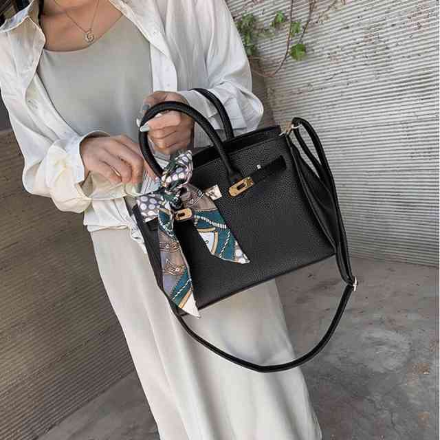 ２点で13o円OFF！【即納】バッグ レディース 軽量 大容量 通勤バッグ バック かばん 大きめ 旅行 ショルダーバッグ 肩掛け 斜め掛け 軽い 仕事バッグ 仕事鞄 大人女性 オフィス クラシック