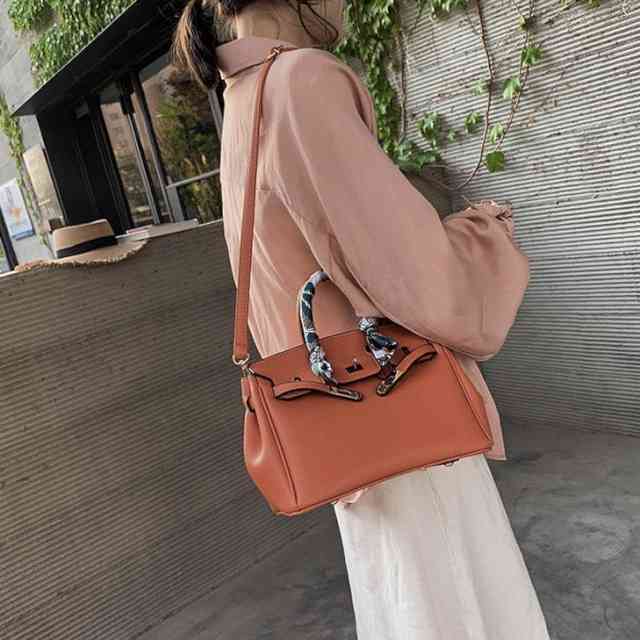 ２点で13o円OFF！【即納】バッグ レディース 軽量 大容量 通勤バッグ バック かばん 大きめ 旅行 ショルダーバッグ 肩掛け 斜め掛け 軽い 仕事バッグ 仕事鞄 大人女性 オフィス クラシック