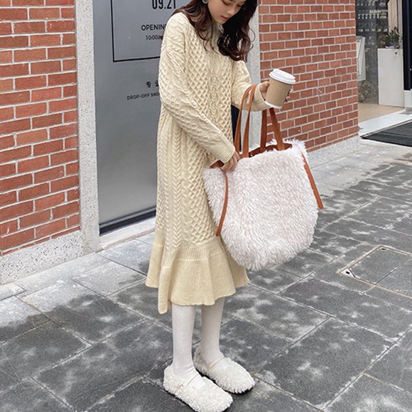 春のコレクション ケーブル模様裾フレアニットop 長袖ロング マキシ丈ワンピ Size ホワイト 入荷済 Kaashaaneh Ir