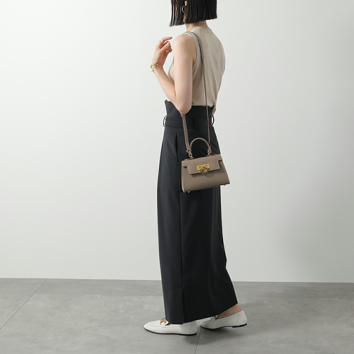 CARBOTTI カルボッティ ハンドバッグ LICIA 241 リシア ミディアム レディース パルメラートレザー ショルダーバッグ 鞄 カラー5色 CARBOTTI カルボッティ ハンドバッグ LICIA 241 リシア ミディアム レディース パルメラートレザー ショルダーバッグ 鞄 カラー5色