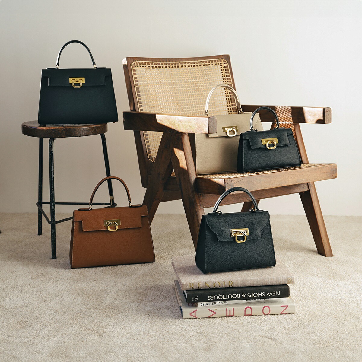 CARBOTTI カルボッティ ハンドバッグ LICIA 241 リシア ミディアム レディース パルメラートレザー ショルダーバッグ 鞄 カラー5色 CARBOTTI カルボッティ ハンドバッグ LICIA 241 リシア ミディアム レディース パルメラートレザー ショルダーバッグ 鞄 カラー5色