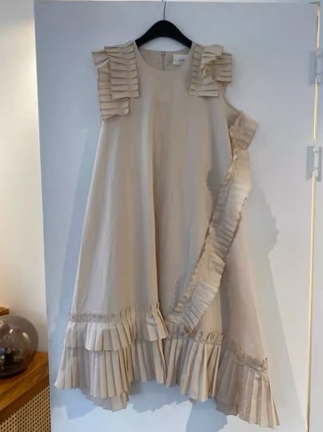 ワンピース ジャケット ロング丈 ボリュームスリーブ デザイン 美ライン ニュアンス ラッフル プリーツ フリル ファスナー カラバリ ロマンチック かわいい 大人可愛い きれいめ シンプル ワンピース ジャケット ロング丈 ボリュームスリーブ デザイン 美ライン ニュアンス ラッフル プリーツ フリル ファスナー カラバリ ロマンチック かわいい 大人可愛い きれいめ シンプル