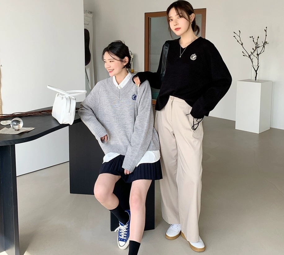 トップス ニットソー 袖あり 長袖 萌袖 Vネック 襟なし ストレート 伸縮性 薄手 かわいい 大人可愛い シンプル カジュアル 大人 おしゃれ お洒落 大人女子 楽天市場】トップス 2色 セーター 萌え袖 袖あり 長袖 Vネック