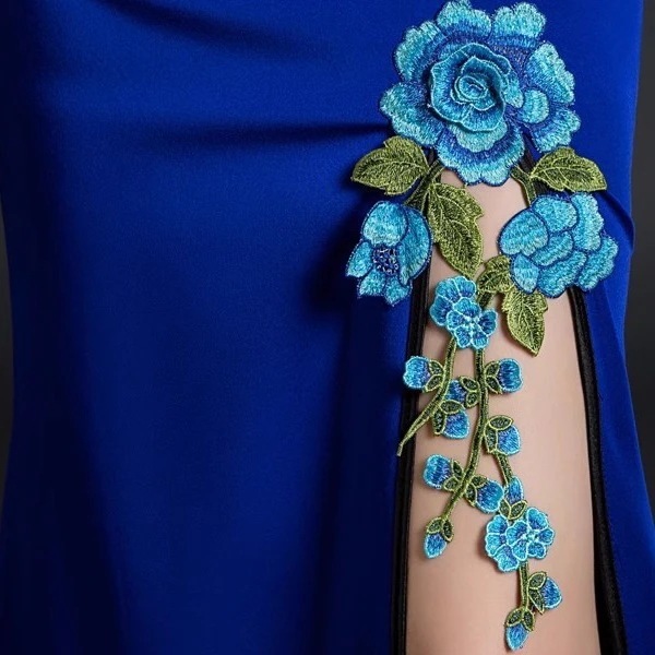 ワンピースドレスドレスバンケットドレステールフロントスリットチョンサム2025秋と冬のチームパフォーマンスユニフォームロング ワンピースドレスドレスバンケットドレステールフロントスリットチョンサム2025秋と冬のチームパフォーマンスユニフォームロング