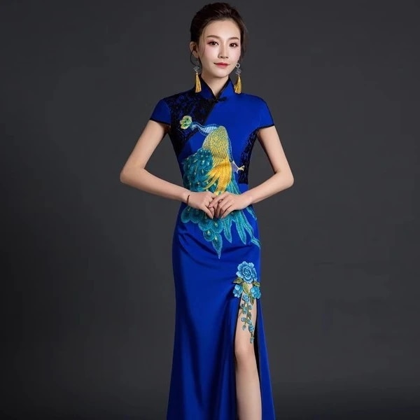 ワンピースドレスドレスバンケットドレステールフロントスリットチョンサム2025秋と冬のチームパフォーマンスユニフォームロング ワンピースドレスドレスバンケットドレステールフロントスリットチョンサム2025秋と冬のチームパフォーマンスユニフォームロング