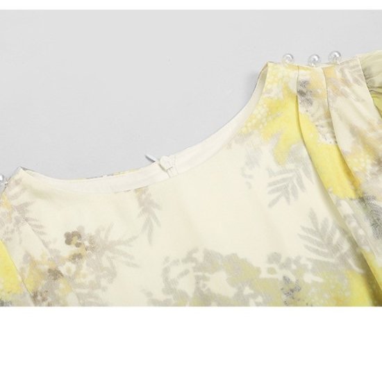 【取寄:納期2週間】ワンピース 花柄 パフスリーブ スリット タイトワンピース ミディアム丈 ロング丈 花柄プリント フラワープリント イエロー パールボタン レトロ クラシカル 上品 大人 【取寄:納期2週間】ワンピース 花柄 パフスリーブ スリット タイトワンピース ミディアム丈 ロング丈 花柄プリント フラワープリント イエロー パールボタン レトロ クラシカル 上品 大人