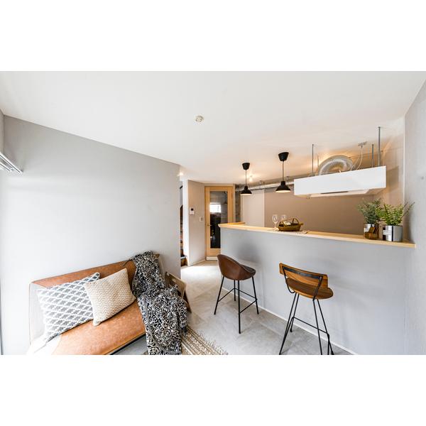 カウンターチェア おしゃれ デザイナーズ 椅子 バーチェア ナチュラル カントリー スタイリッシュ 木製 かっこいい スリム 背もたれ キッチンカウンター向け