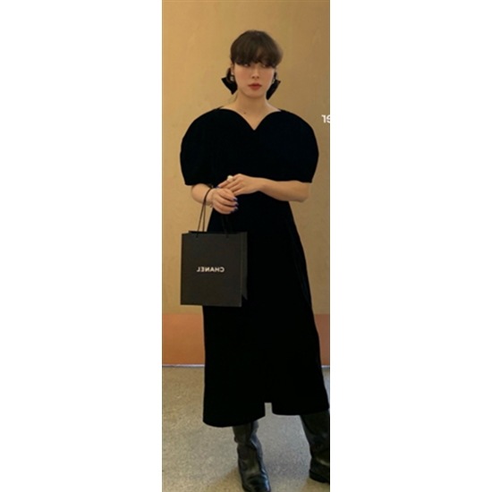 【取寄：納期2週間】半袖ドレスワンピース 秋服 冬服 大きいサイズ レトロ シック 無地 個性的 ロングスカート