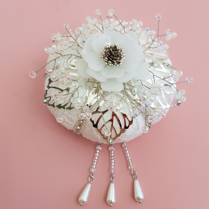 ウェディング ヘッドドレス 花 パール ヘアアクセ ブライダル白い椿レースジョクドゥリ ウェディング ヘッドドレス 花 パール ヘアアクセ ブライダル白い椿レースジョクドゥリ