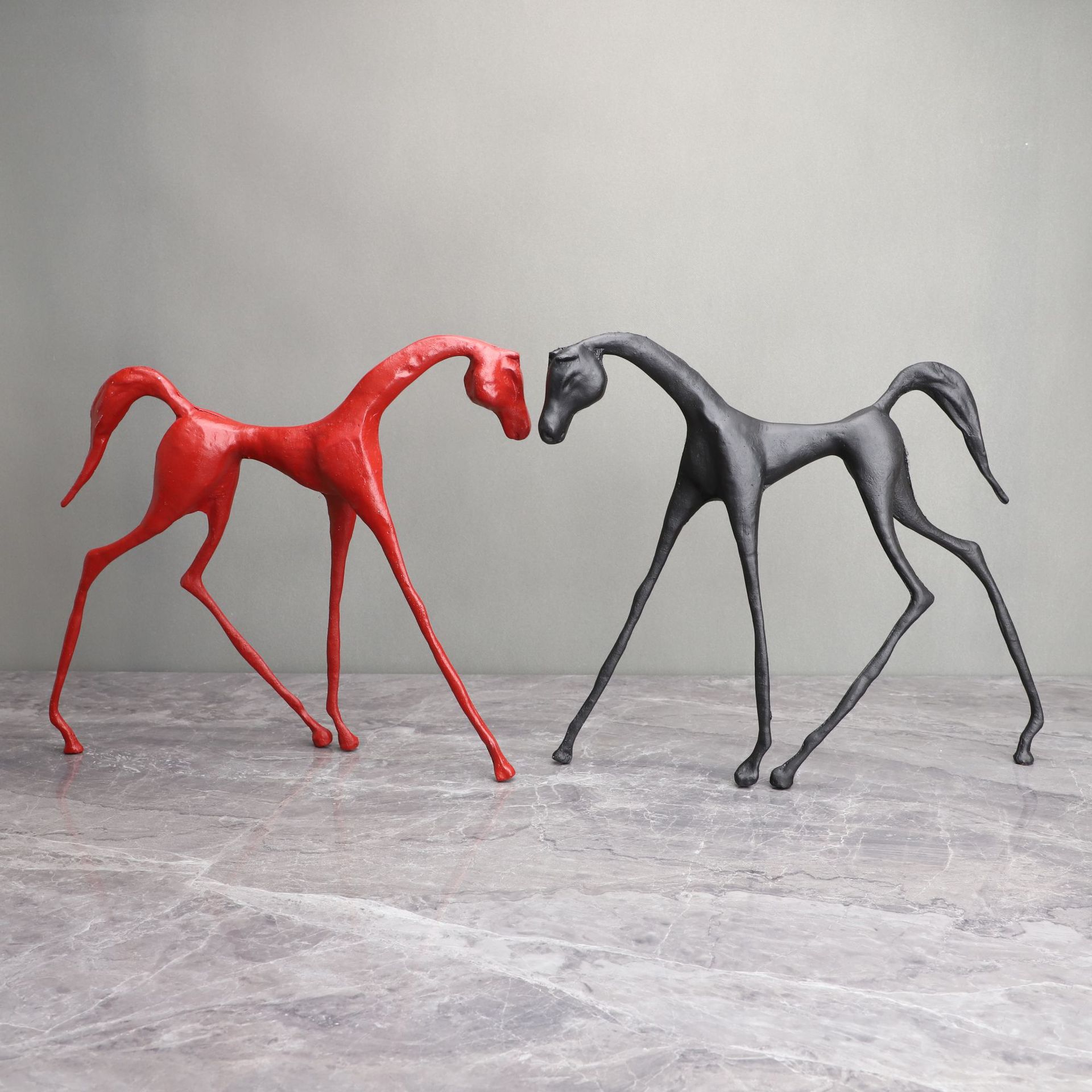 北欧風インテリア クリエイティブな足が細い 馬 オブジェ pattayablatt.com