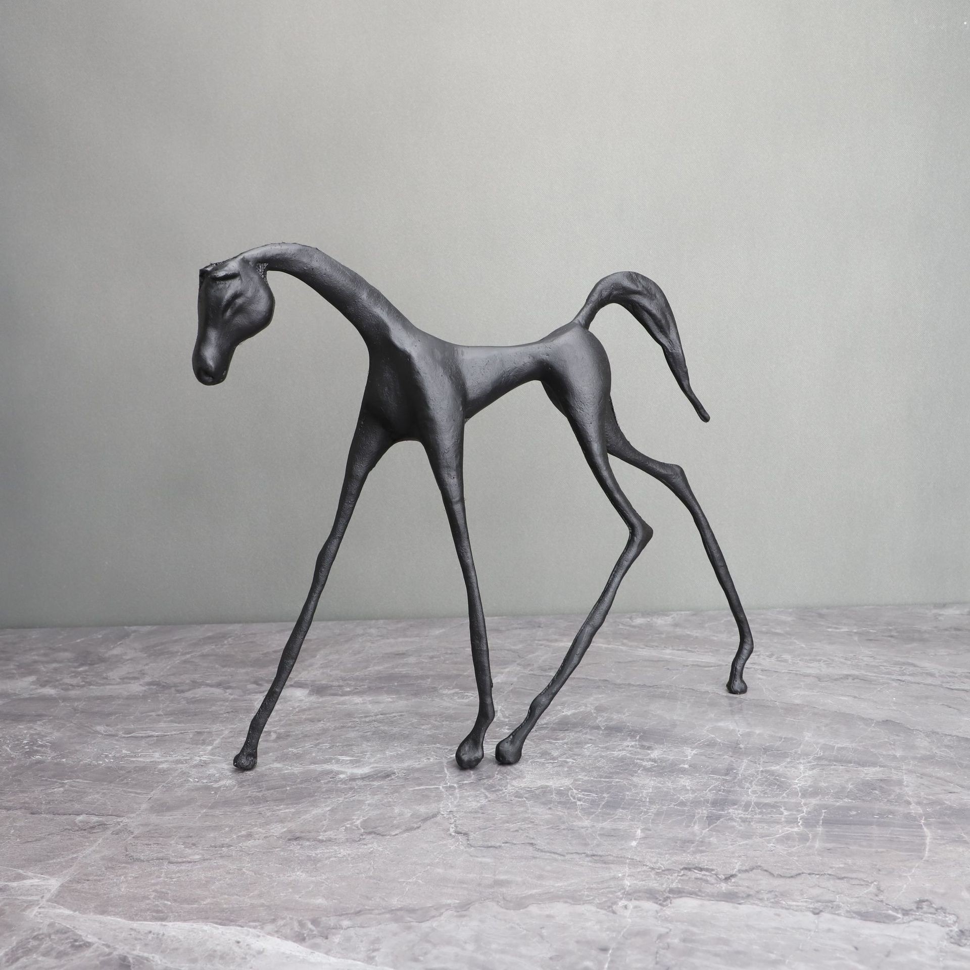 北欧風インテリア クリエイティブな足が細い 馬 オブジェ pattayablatt.com