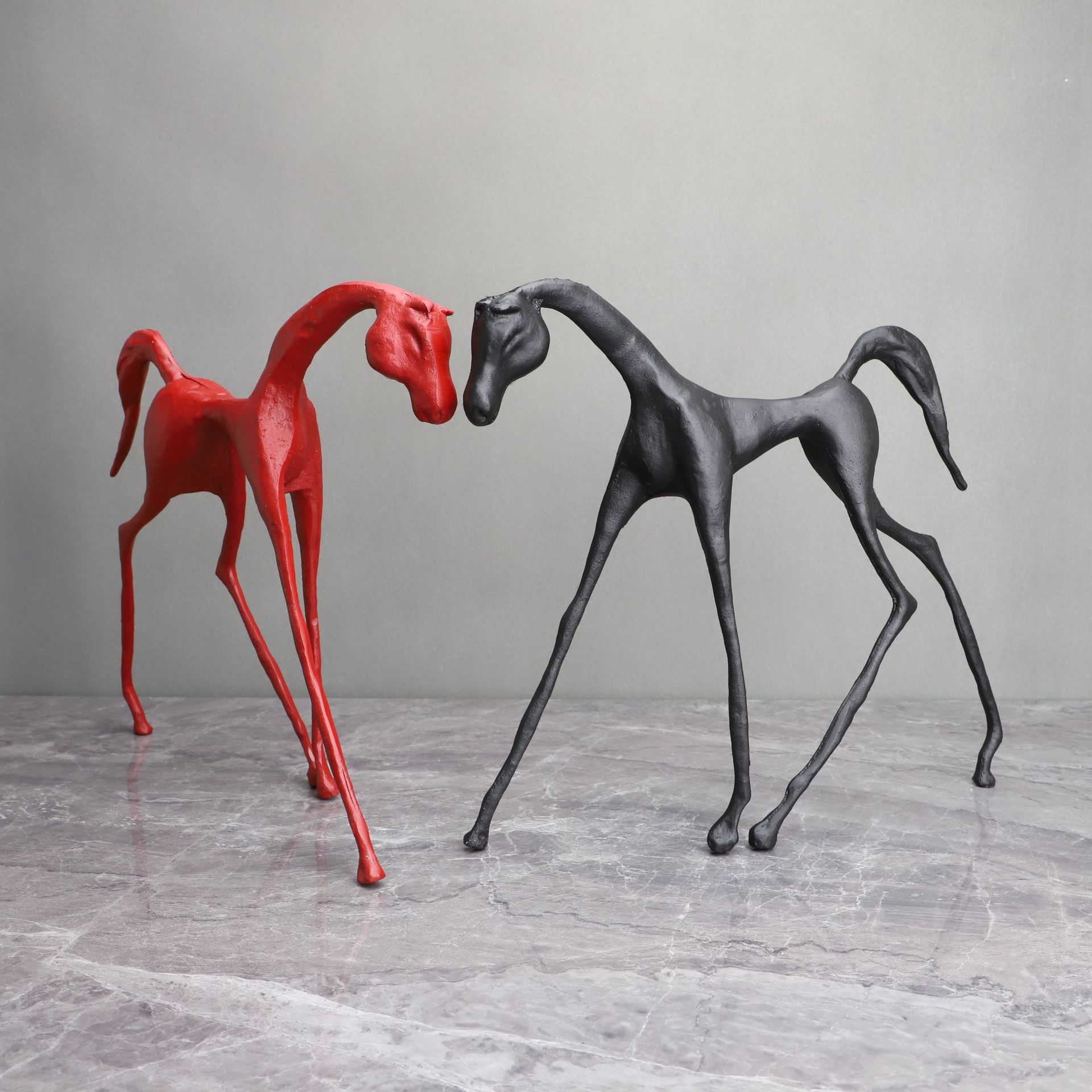 北欧風インテリア クリエイティブな足が細い 馬 オブジェ pattayablatt.com