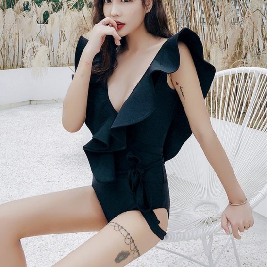 ワンピースビキニ 水着 レディース 黒 白 フリル Vカット ラッフル 体系カバー 大人 夏